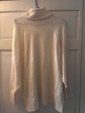 Old Navy Cream Turtleneck Pullover Sweater